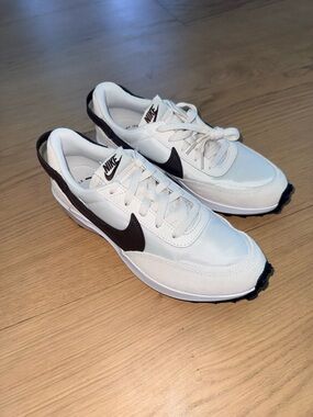 Nike Women’s White Sneakers with Dark Brown Swoosh Accents -8.5